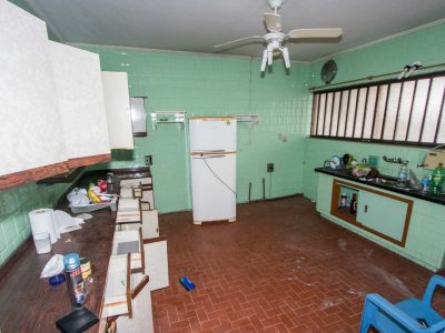 Casa à venda com 200m², 3 quartos, 8 vagas no bairro Cristal em Porto Alegre - Foto 16