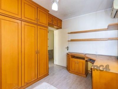 Casa à venda com 186m², 4 quartos, 1 suíte, 2 vagas no bairro Jardim Itu em Porto Alegre - Foto 10