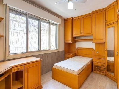 Casa à venda com 186m², 4 quartos, 1 suíte, 2 vagas no bairro Jardim Itu em Porto Alegre - Foto 12