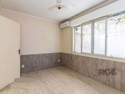 Casa à venda com 186m², 4 quartos, 1 suíte, 2 vagas no bairro Jardim Itu em Porto Alegre - Foto 25