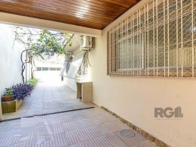 Casa à venda com 186m², 4 quartos, 1 suíte, 2 vagas no bairro Jardim Itu em Porto Alegre - Foto 42