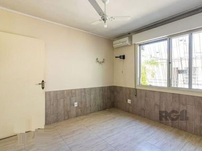 Casa à venda com 186m², 4 quartos, 1 suíte, 2 vagas no bairro Jardim Itu em Porto Alegre - Foto 13