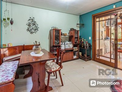 Casa à venda com 248m², 6 quartos, 1 suíte, 4 vagas no bairro Ipanema em Porto Alegre - Foto 3