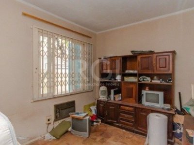 Casa à venda com 220m², 3 quartos, 2 vagas no bairro Petrópolis em Porto Alegre - Foto 9