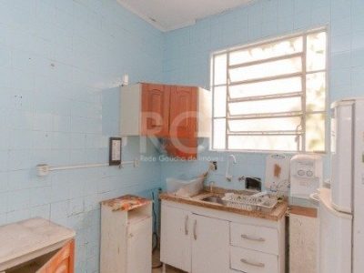 Casa à venda com 220m², 3 quartos, 2 vagas no bairro Petrópolis em Porto Alegre - Foto 12