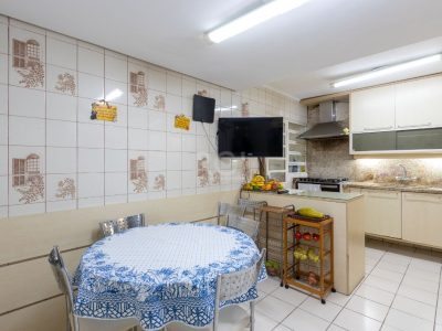 Casa Condominio à venda com 300m², 4 quartos, 2 suítes, 2 vagas no bairro Ipanema em Porto Alegre - Foto 31