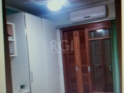 Casa à venda com 198m², 3 quartos, 1 suíte, 2 vagas no bairro Jardim Planalto em Porto Alegre - Foto 24