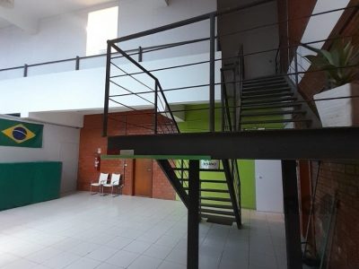 Depósito/Pavilhão à venda com 2.400m², 20 vagas no bairro Navegantes em Porto Alegre - Foto 7