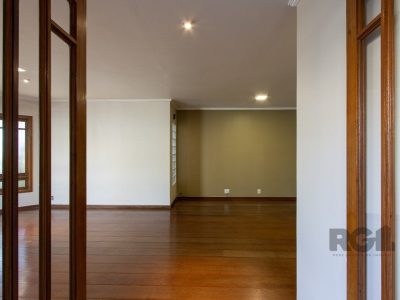 Casa à venda com 279m², 3 quartos, 1 suíte, 2 vagas no bairro Tristeza em Porto Alegre - Foto 3