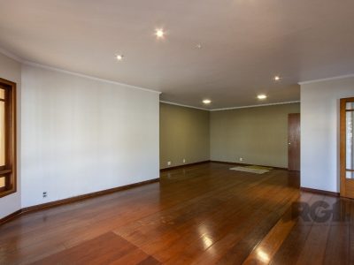 Casa à venda com 279m², 3 quartos, 1 suíte, 2 vagas no bairro Tristeza em Porto Alegre - Foto 5