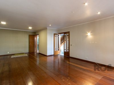 Casa à venda com 279m², 3 quartos, 1 suíte, 2 vagas no bairro Tristeza em Porto Alegre - Foto 6