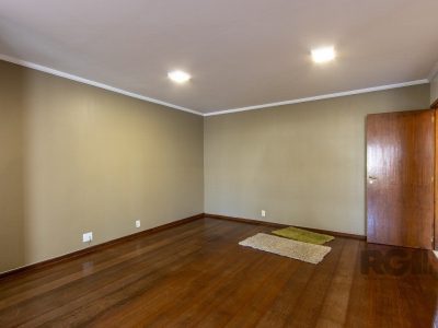 Casa à venda com 279m², 3 quartos, 1 suíte, 2 vagas no bairro Tristeza em Porto Alegre - Foto 7