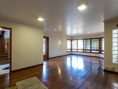 Casa à venda com 279m², 3 quartos, 1 suíte, 2 vagas no bairro Tristeza em Porto Alegre - Foto 8