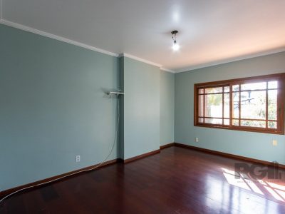 Casa à venda com 279m², 3 quartos, 1 suíte, 2 vagas no bairro Tristeza em Porto Alegre - Foto 33