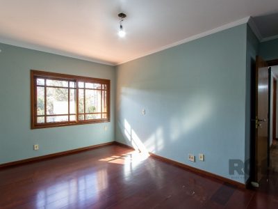 Casa à venda com 279m², 3 quartos, 1 suíte, 2 vagas no bairro Tristeza em Porto Alegre - Foto 34