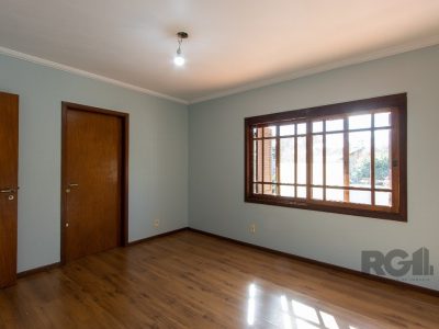 Casa à venda com 279m², 3 quartos, 1 suíte, 2 vagas no bairro Tristeza em Porto Alegre - Foto 43