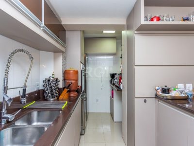 Casa à venda com 156m², 3 quartos, 1 suíte, 3 vagas no bairro Cristo Redentor em Porto Alegre - Foto 13