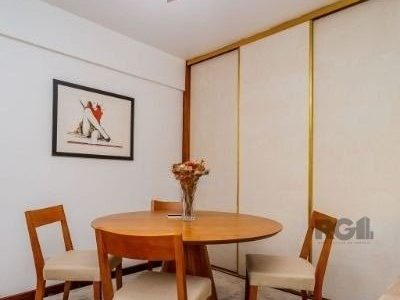 Apartamento à venda com 73m², 2 quartos no bairro Centro em Porto Alegre - Foto 4