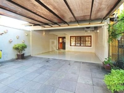 Casa à venda com 230m², 4 quartos, 1 suíte, 3 vagas no bairro Ipanema em Porto Alegre - Foto 47