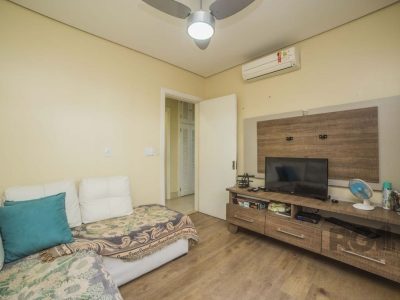 Casa à venda com 196m², 4 quartos, 1 suíte, 3 vagas no bairro Glória em Porto Alegre - Foto 7