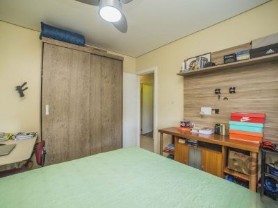 Casa à venda com 196m², 4 quartos, 1 suíte, 3 vagas no bairro Glória em Porto Alegre - Foto 17