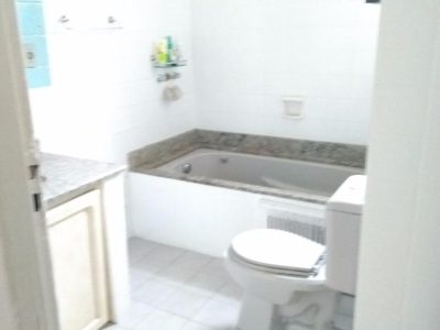 Casa à venda com 485m², 5 quartos, 1 suíte, 1 vaga no bairro Petrópolis em Porto Alegre - Foto 5