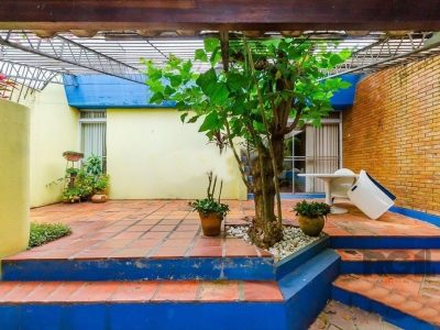 Casa à venda com 250m², 4 quartos, 3 vagas no bairro Chácara das Pedras em Porto Alegre - Foto 3