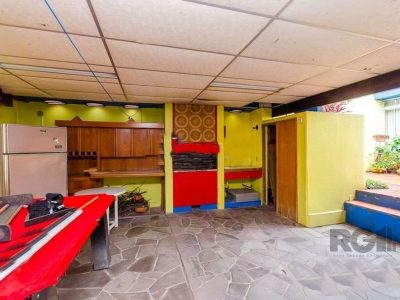 Casa à venda com 250m², 4 quartos, 3 vagas no bairro Chácara das Pedras em Porto Alegre - Foto 4