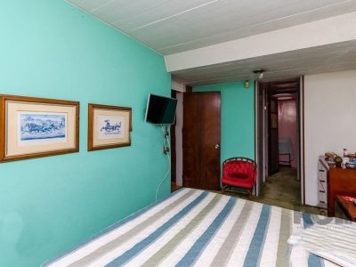 Casa à venda com 250m², 4 quartos, 3 vagas no bairro Chácara das Pedras em Porto Alegre - Foto 14