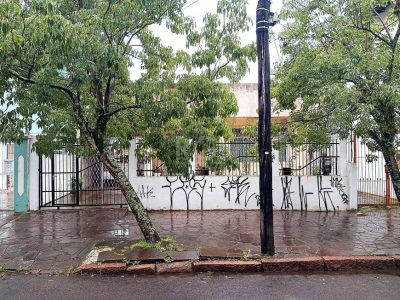 Casa à venda com 160m², 4 quartos, 2 vagas no bairro Vila Ipiranga em Porto Alegre - Foto 4