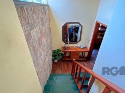 Casa à venda com 310m², 3 quartos, 1 suíte, 2 vagas no bairro Santo Antônio em Porto Alegre - Foto 16