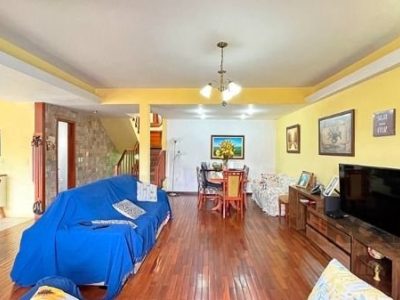 Casa à venda com 310m², 3 quartos, 1 suíte, 2 vagas no bairro Santo Antônio em Porto Alegre - Foto 10