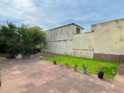 Casa à venda com 310m², 3 quartos, 1 suíte, 2 vagas no bairro Santo Antônio em Porto Alegre - Foto 40