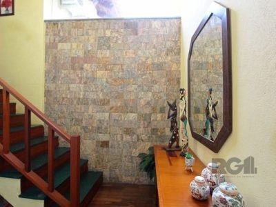 Casa à venda com 310m², 3 quartos, 1 suíte, 2 vagas no bairro Santo Antônio em Porto Alegre - Foto 15