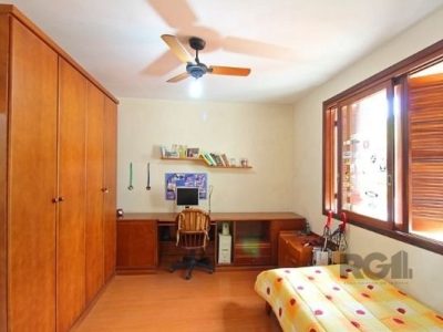 Casa à venda com 310m², 3 quartos, 1 suíte, 2 vagas no bairro Santo Antônio em Porto Alegre - Foto 23