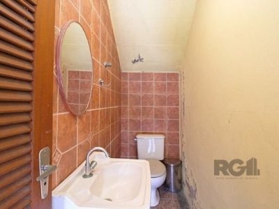 Casa à venda com 310m², 3 quartos, 1 suíte, 2 vagas no bairro Santo Antônio em Porto Alegre - Foto 34