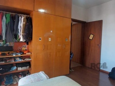 Casa à venda com 147m², 3 quartos, 1 suíte, 2 vagas no bairro Jardim Lindóia em Porto Alegre - Foto 13