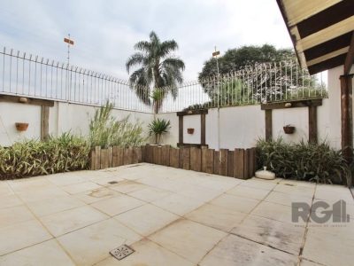 Casa à venda com 324m², 4 quartos, 2 suítes, 2 vagas no bairro Três Figueiras em Porto Alegre - Foto 21