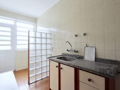 Casa à venda com 324m², 4 quartos, 2 suítes, 2 vagas no bairro Três Figueiras em Porto Alegre - Foto 9