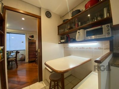 Apartamento à venda com 112m², 3 quartos, 1 suíte, 2 vagas no bairro Petrópolis em Porto Alegre - Foto 10