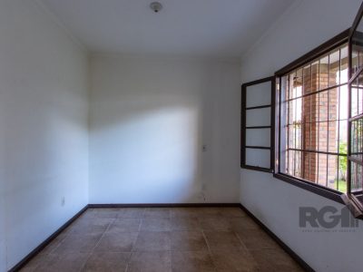 Casa à venda com 267m², 4 quartos, 1 suíte, 4 vagas no bairro Ipanema em Porto Alegre - Foto 16