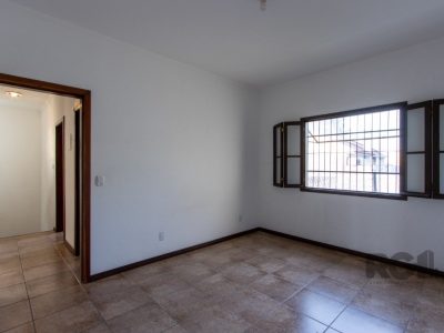 Casa à venda com 267m², 4 quartos, 1 suíte, 4 vagas no bairro Ipanema em Porto Alegre - Foto 42