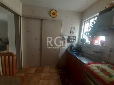 Apartamento à venda com 61m², 2 quartos, 1 vaga no bairro Partenon em Porto Alegre - Foto 4