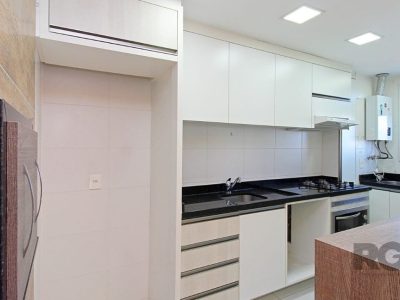 Apartamento à venda com 76m², 2 quartos, 1 suíte, 2 vagas no bairro Menino Deus em Porto Alegre - Foto 2