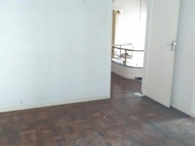 Casa à venda com 485m², 5 quartos, 1 suíte, 1 vaga no bairro Petrópolis em Porto Alegre - Foto 13