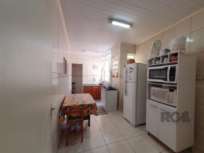 Apartamento à venda com 70m², 2 quartos no bairro Medianeira em Porto Alegre - Foto 4