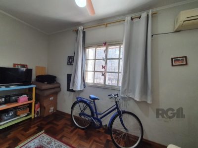 Apartamento à venda com 70m², 2 quartos no bairro Medianeira em Porto Alegre - Foto 5