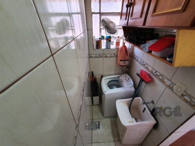 Apartamento à venda com 70m², 2 quartos no bairro Medianeira em Porto Alegre - Foto 11