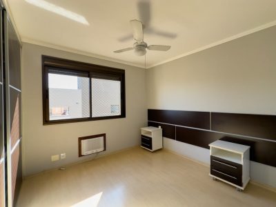 Apartamento à venda com 115m², 3 quartos, 1 suíte, 2 vagas no bairro Petrópolis em Porto Alegre - Foto 8