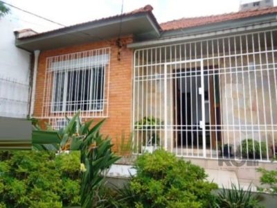 Casa à venda com 150m², 3 quartos, 1 suíte, 4 vagas no bairro Partenon em Porto Alegre - Foto 14